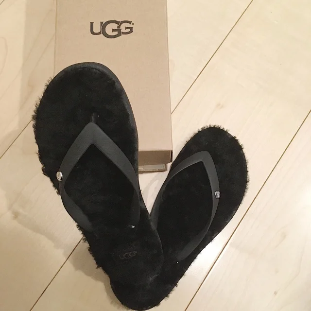 カジュアル苦手さんでもOK！UGGのファービーチサンダルの魅力！