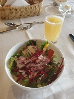 アクアダイニングで楽しむ絶景を望むアメリカンブレックファスト