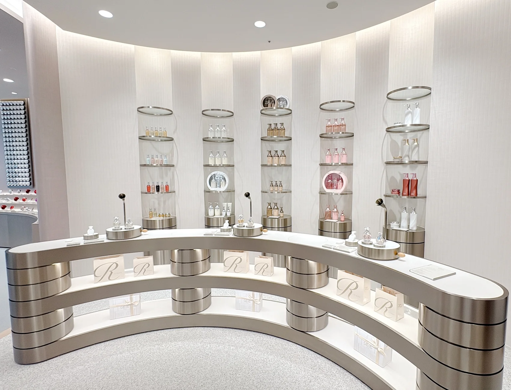 ReFa リファ GINZA 銀座　旗艦店　「ReFa THE PERFUME（リファザパフューム）」