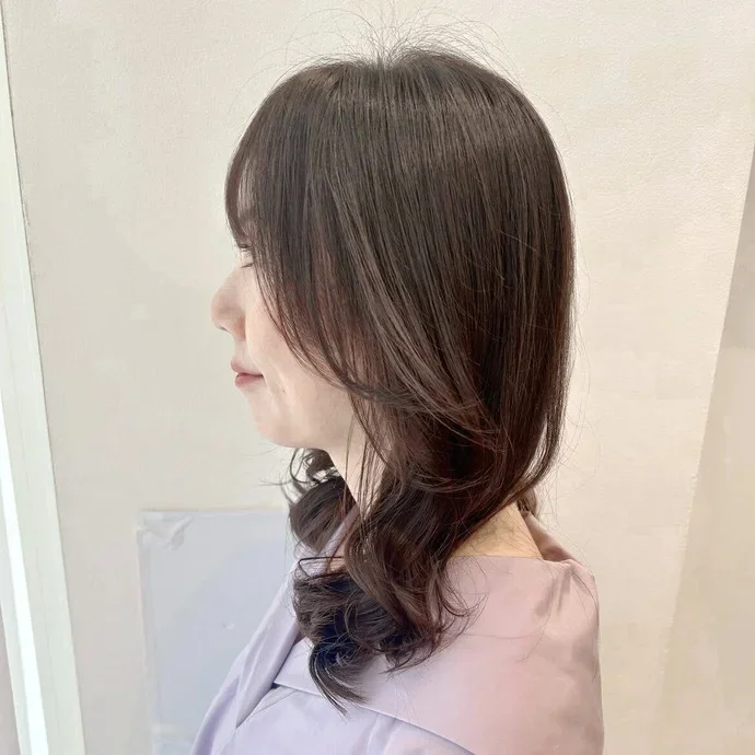 横から見たミディアムヘア人気ランキング5位のヘアスタイル