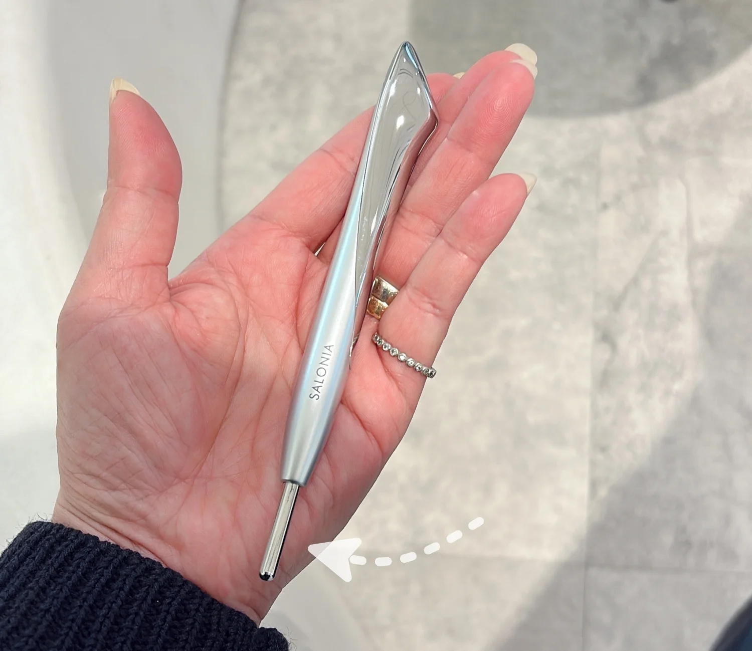 2026　新作　美顔器　サロニア フェイスカレントポインター　クッションスティックで心地よく深く