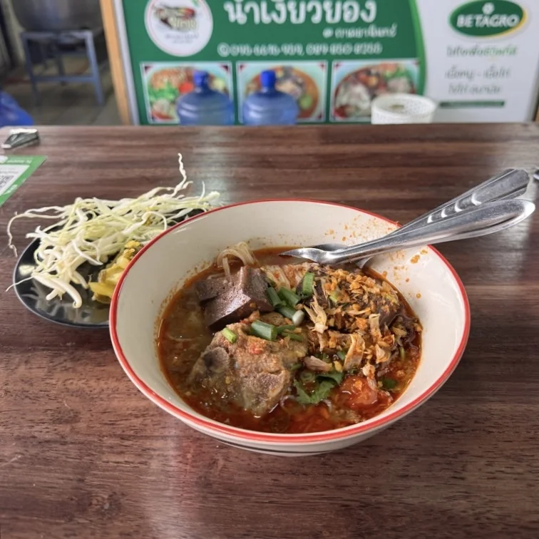  カオソーイじゃないほうのご当地麺【カノムチン・ナムギャオ】を食す in チェンマイ_1_27