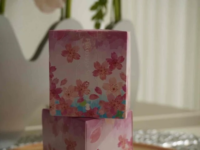 限定パッケージの「桜キューブ」