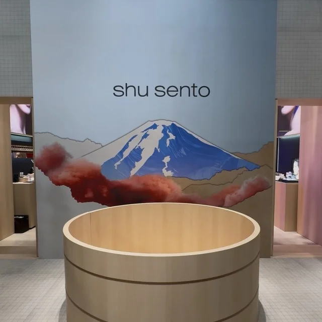 シュウウエムラ