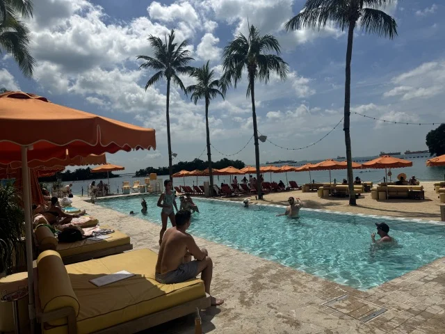 ビーチクラブが映え過ぎる！洗練された大人のリゾート_1_9