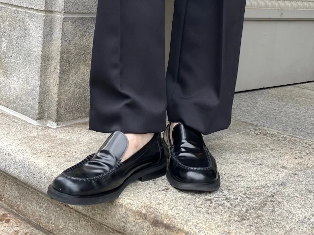 【ON・OFF着回し】この秋買って良かった！アレンジ自在な黒のVネックカーディガン_1_6