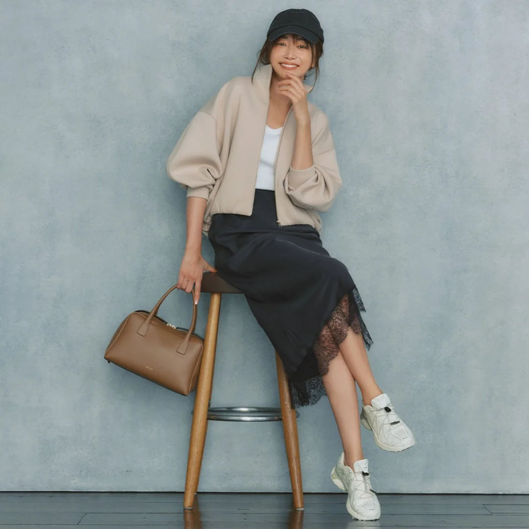 春の通勤バッグとスニーカーは  白&amp;ベージュで！