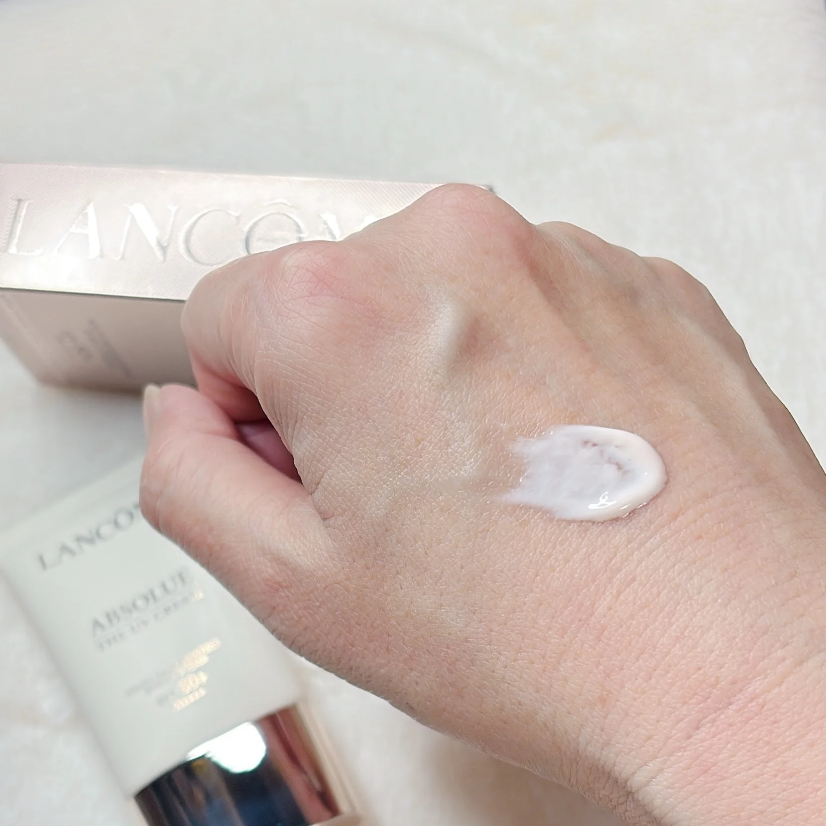 2026　春　新作コスメ　LANCOME　アプソリュ ザ UV クリーム　SPF50+ PA++++ 30mL ￥9900、50mL ￥14960／ランコム＜３月４日（水）発売＞　実際の中身の写真