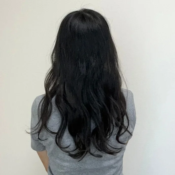 うしろから見た40代に似合う髪型　ロングヘアスタイル人気ランキング10位