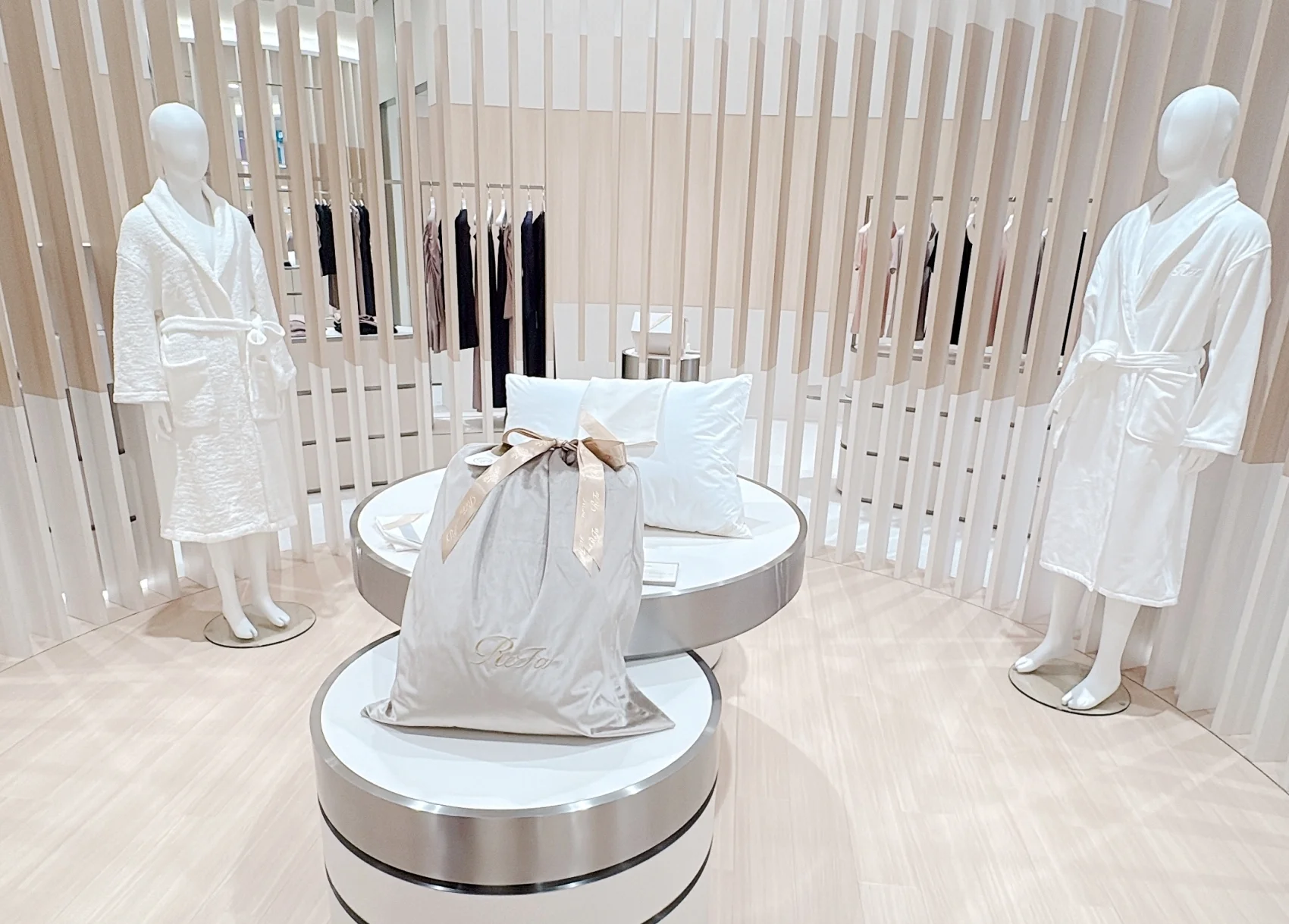 ReFa リファ GINZA  銀座　旗艦店