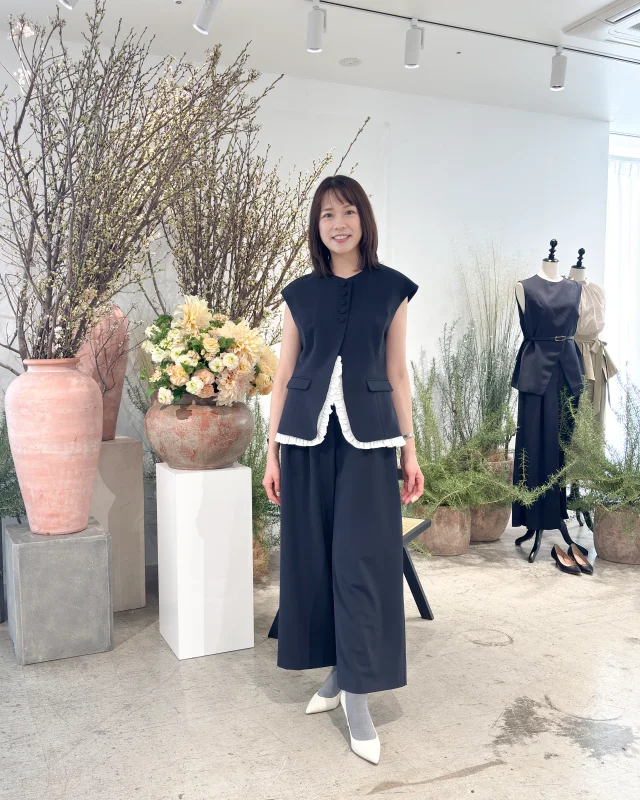 仕事と学校行事を一着で完結！品格を支える「アナウンサー服」が最強です【Audire】_1_4-1