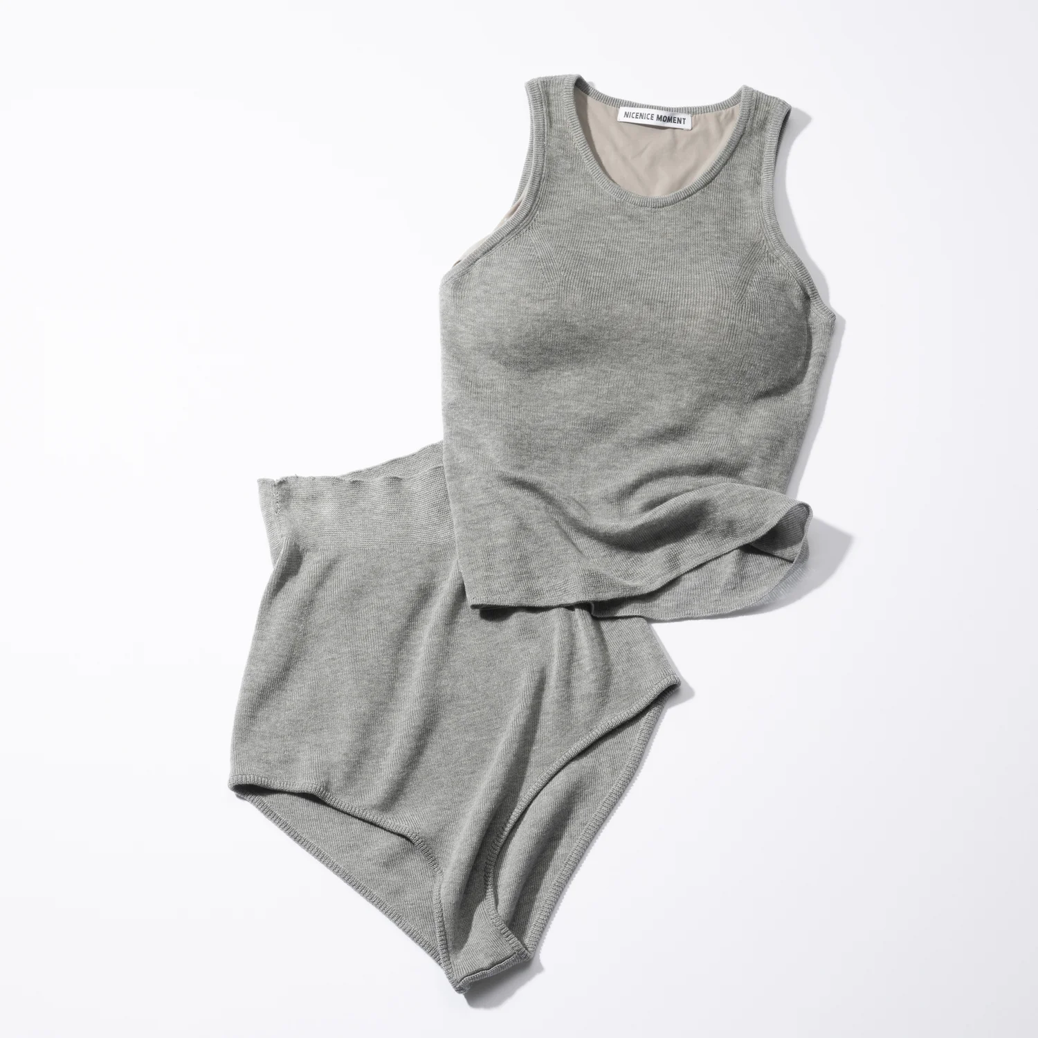 AUBRIOTのタフタスカート