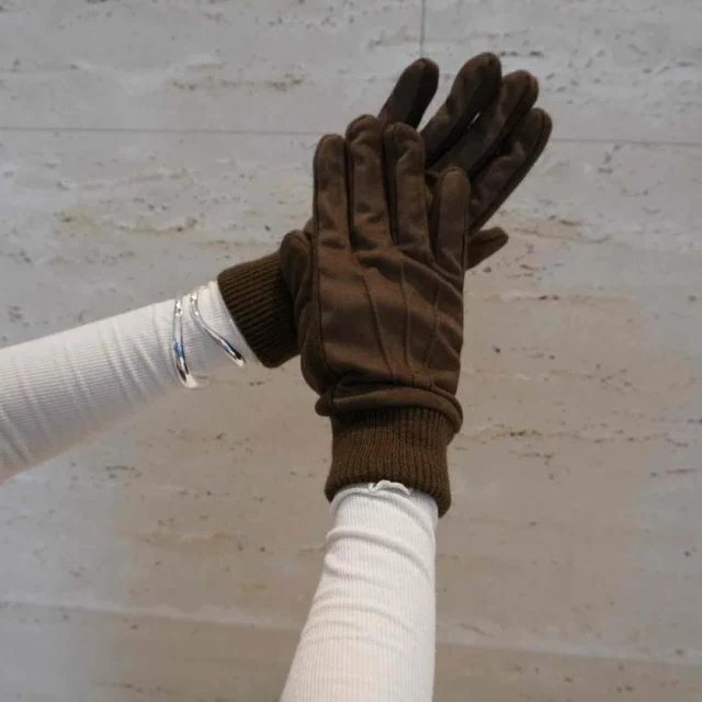 手首部分のリブもポイント。