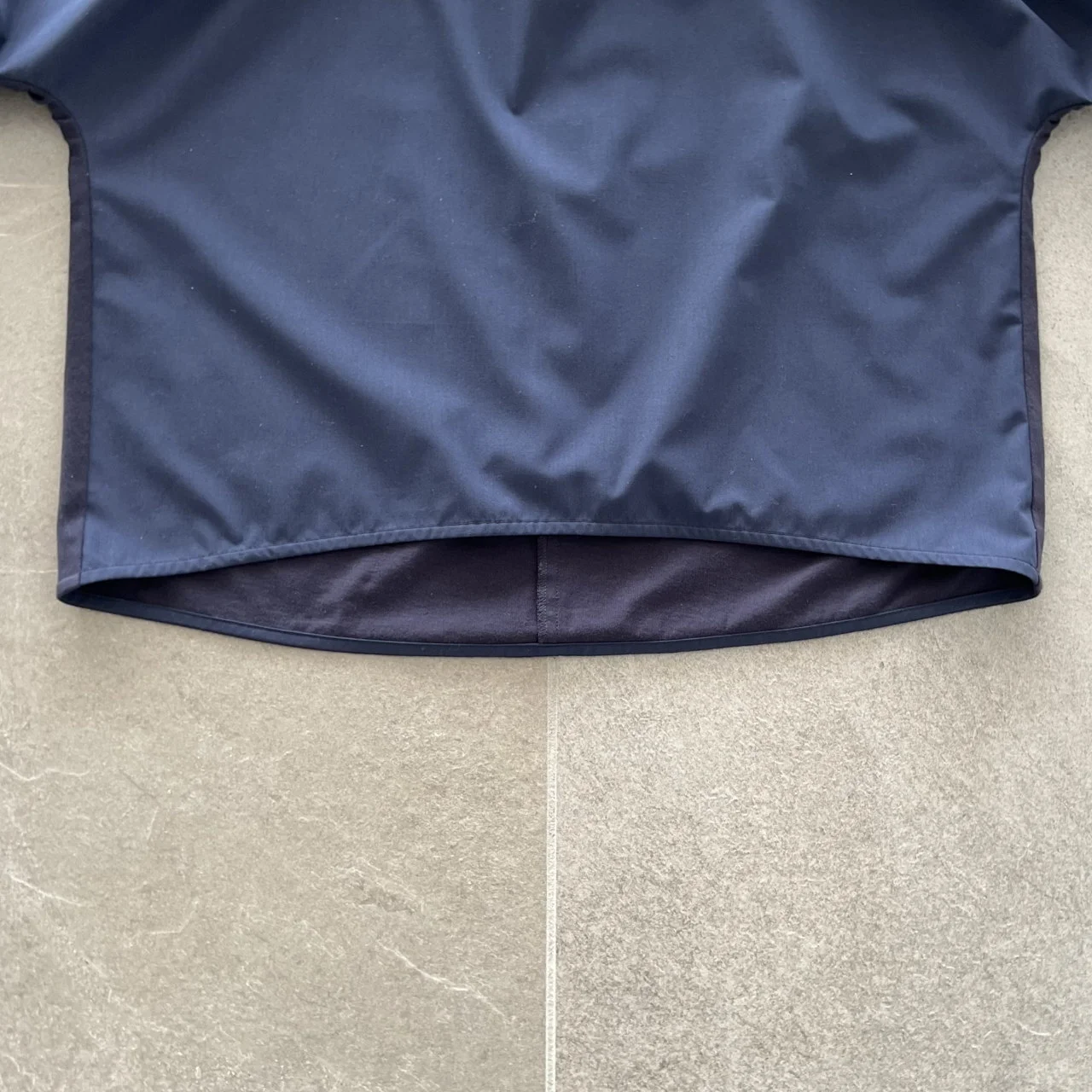 ドッキングTシャツ ディテール　裾