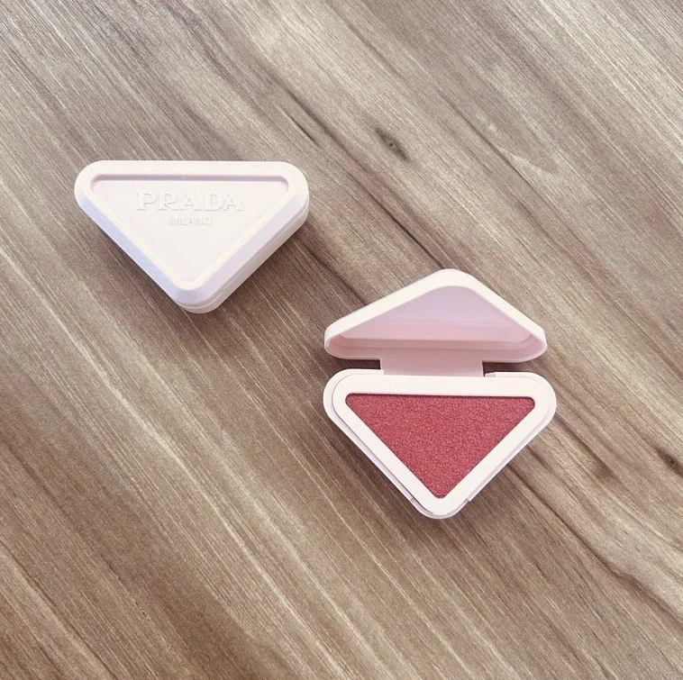 プラダのチーク