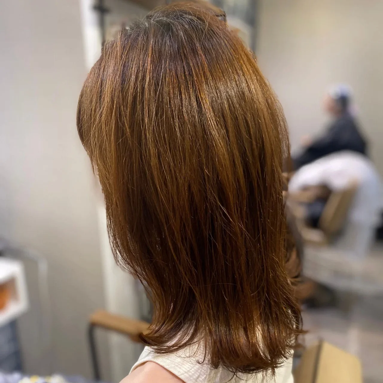 横から見たミディアムヘア人気ランキング５位のヘアスタイル