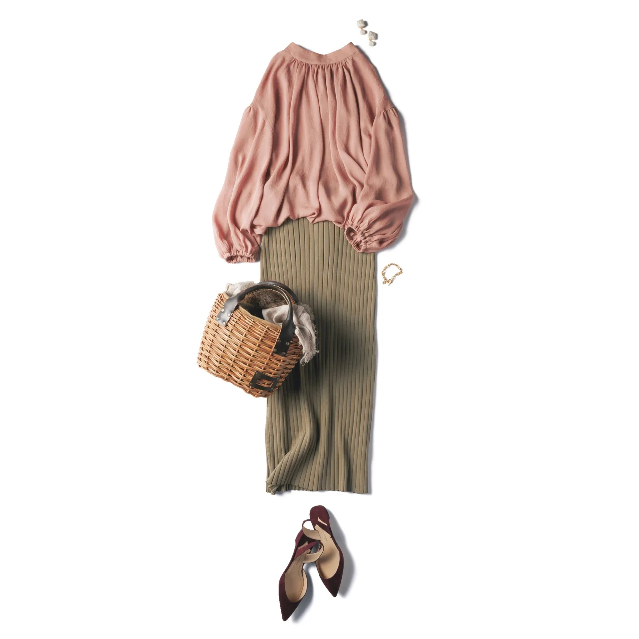 ピンクブラウス×ニットスカートのファッションコーデ