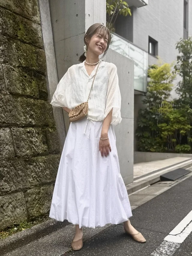 リネンブラウス　白スカート