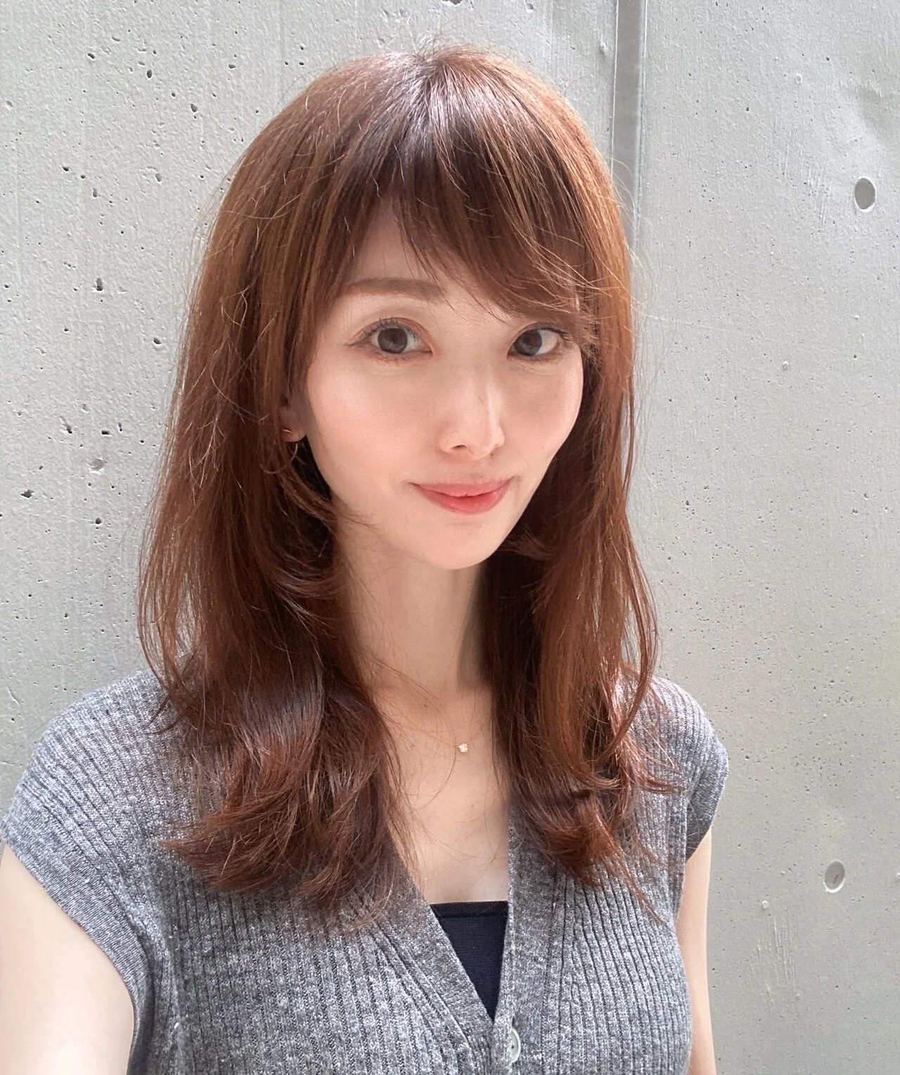 顔の形を自然にカバーするカット【40代のロングヘア】