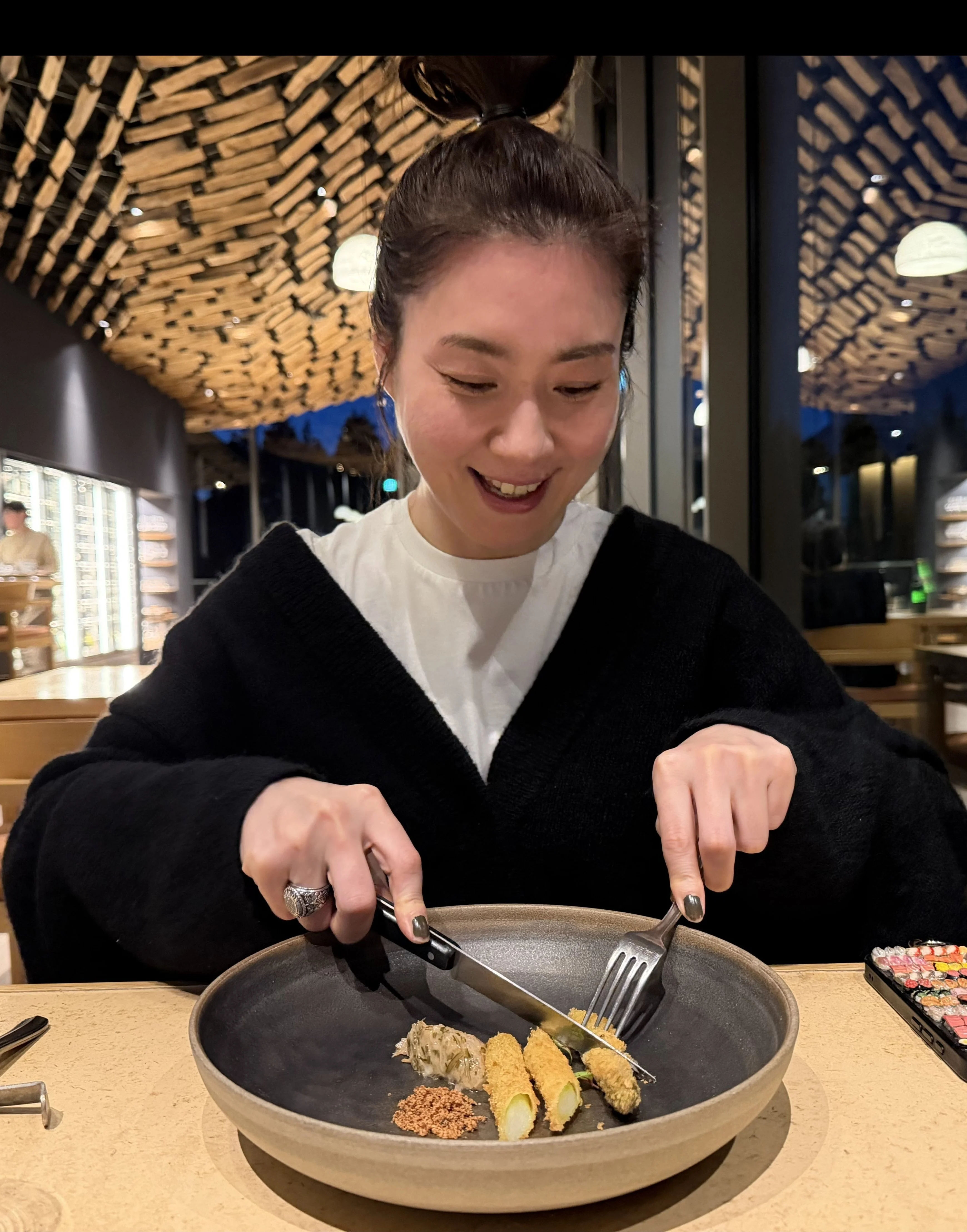 【人気エディター・東原妙子さんのホテル＆旅服】リラックス感ある着映え服で、スノーピーク発の“ミシュランホテル”を楽しむ旅_1_9-3