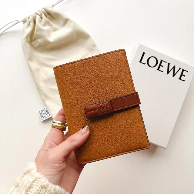 ☆限定1点☆ LOEWE バーティカル ウォレット ライトキャラメル 折り財布折り財布