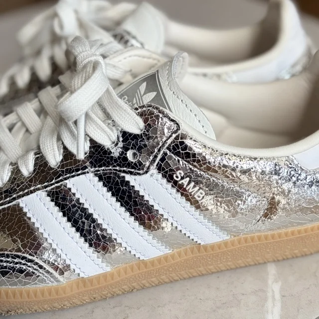 今年選んだスニーカー。大人きれいめ女子にも似合う、アディダスのシルバーサンバ_1_1