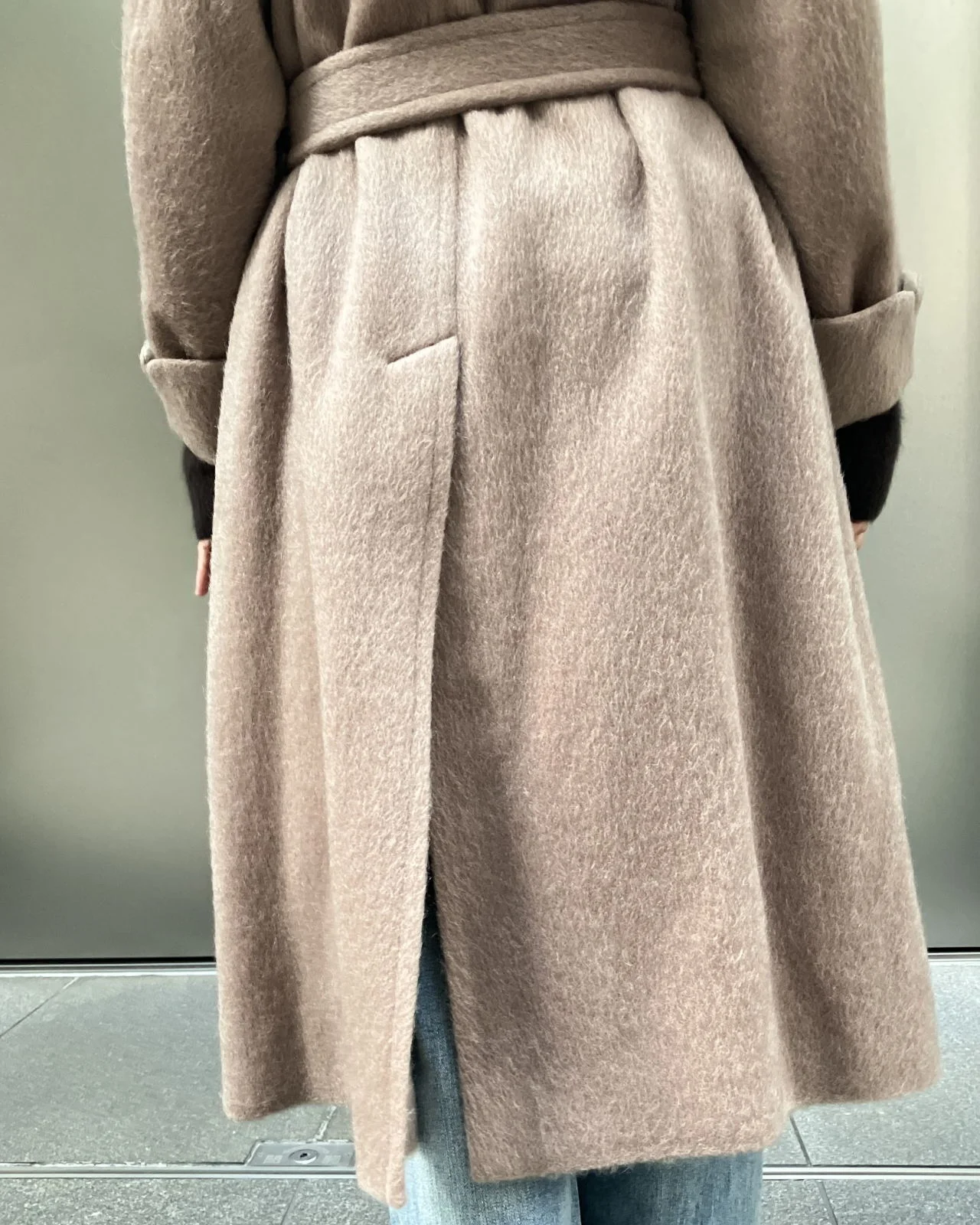 クチュール ド アダムのロングコート　ディテール　バックスタイル