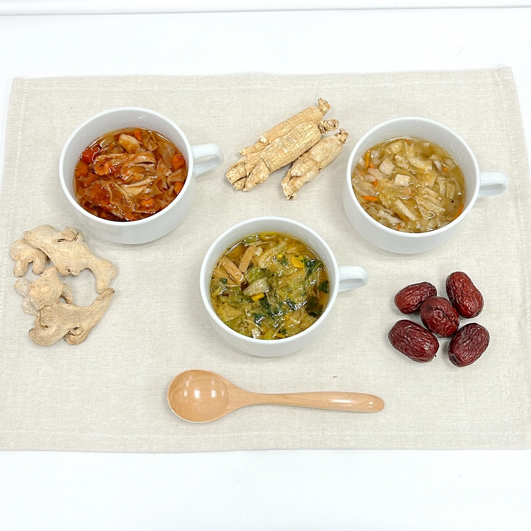 2025 おすすめ インナーケア 和漢 漢方 製品の写真 ツムラの和漢ぷらす 養巡スープ 右から順に「いたわる野菜ブイヨン」「ぬくもるチゲ」「やすまるトマト」