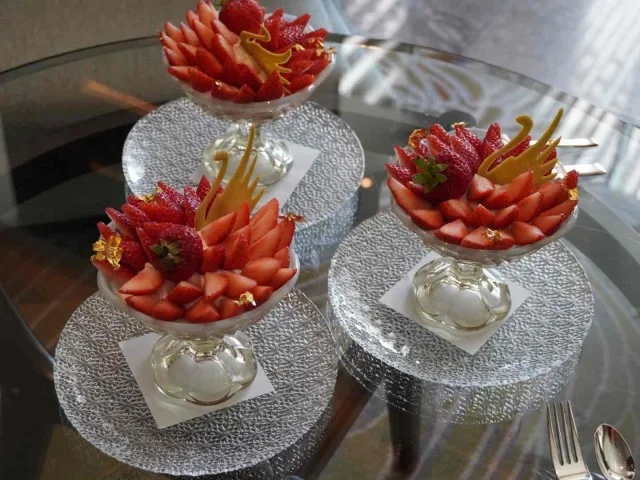 ３種の苺パフェ