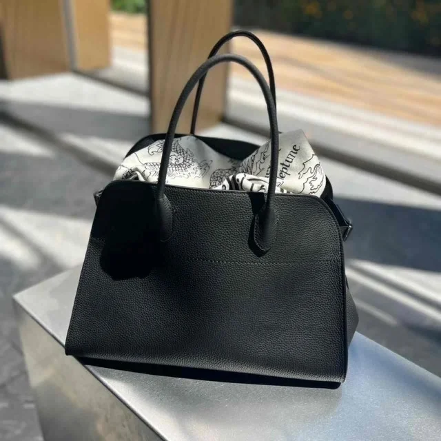 2025年美女組が選んだ、自分へのご褒美バッグ。今の私にしっくりくる“本当に使える名品”たち_1_5-1