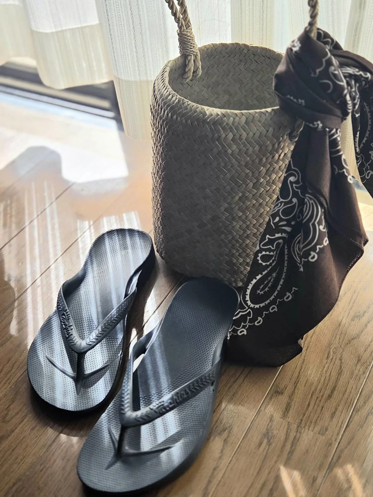 Archies　トングサンダルとかごバッグ