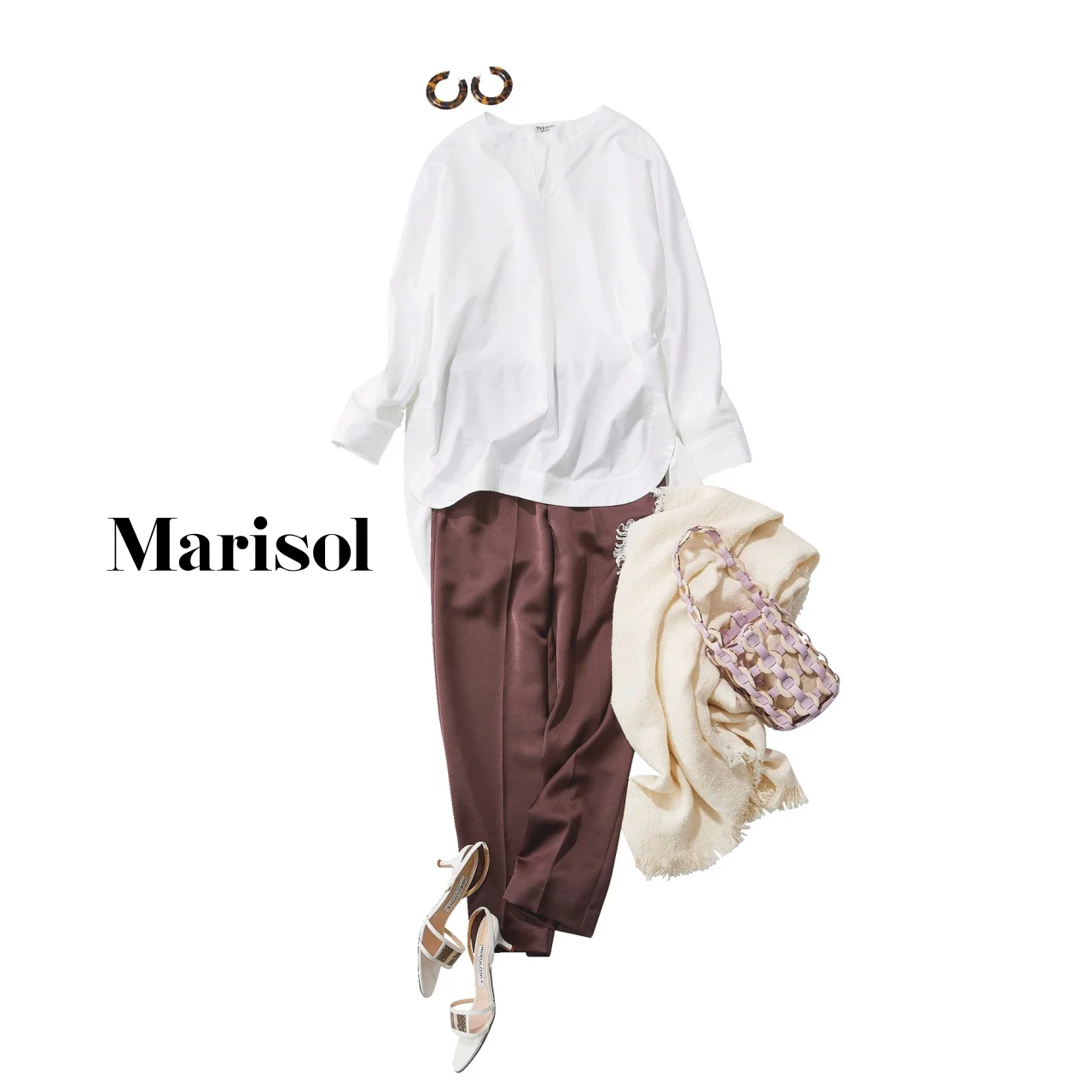 40代ファッション 白シャツ×サテン風ブラウンパンツコーデ