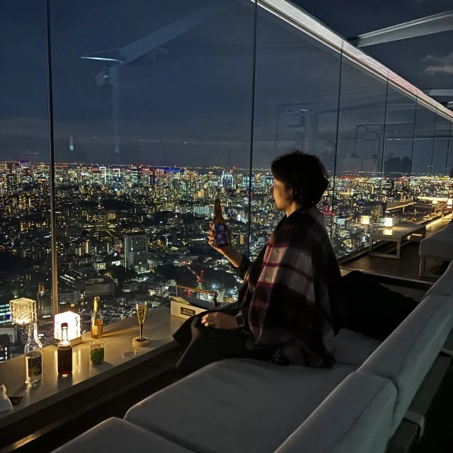 渋谷スクランブルスクエア上空を舞う光とシャボン玉の演出「Sparkling View」、SHIBUYA SKYにて開催中！_1_9-2