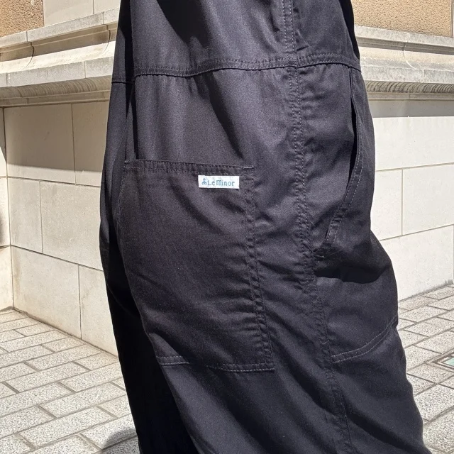 40代の“品よく華やぐ”夏服。ネイビーのコンビネゾンで魅せる着こなし術_1_5