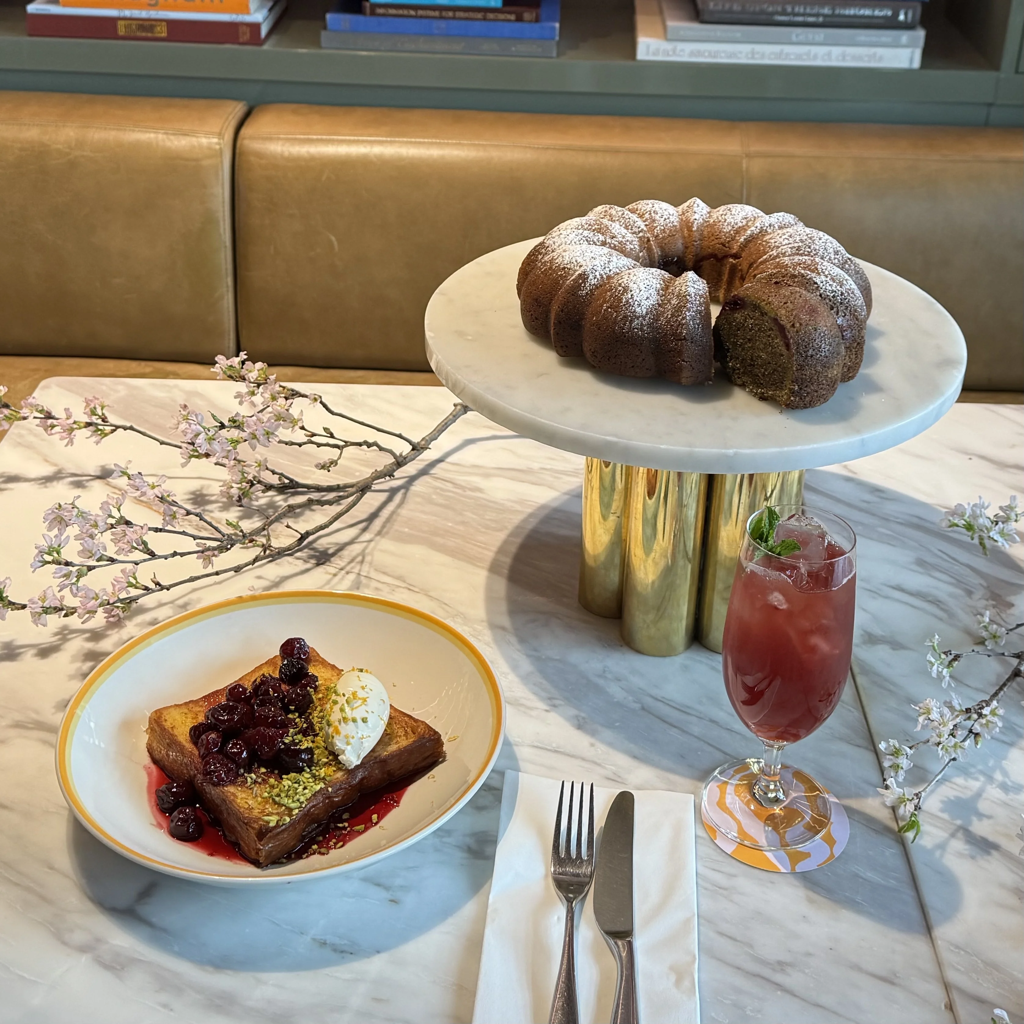 桜を楽しむbillsの期間限定スイーツ