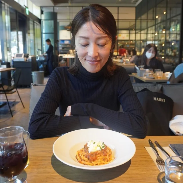 グレーのワントーンコーデ【ELENDEEK（エレンディーク）】新作ジャケットでお誕生日ランチへ_1_8-2