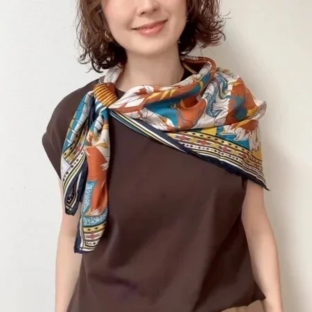 巻くだけで印象が変わる！大人のための最旬スカーフアレンジ【40代ファッション】_1_13-3