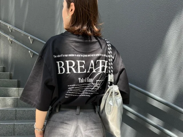 Chaos(カオス)で見つけた!体型カバーも叶う大人向けの「黒ロゴTシャツ」_1_6