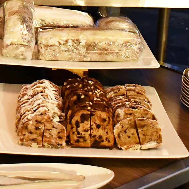 GRAND HYATT TOKYO　グランド・ハイアット 東京　2025 Christmasクリスマスケーキ＆ブレッド　六本木グルメ　ホテル女子会　ホテルスイーツ　港区グルメ　GrandHyatt