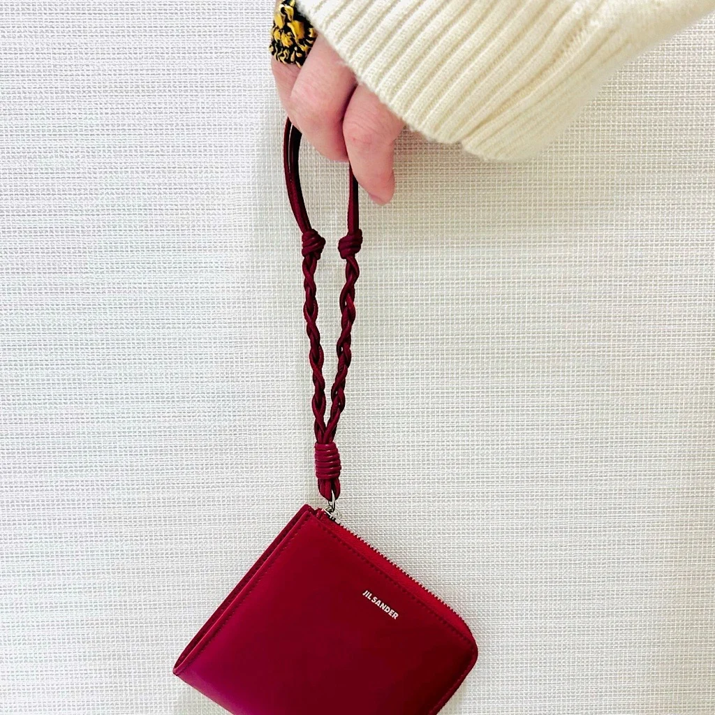 ジル サンダー タングル カードホルダー　手に持ったところ