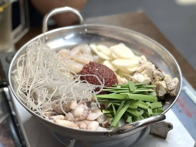 スッタルデジ　ナッコプセ　韓国料理