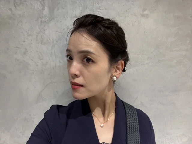 特別な日はプロにお任せ！ヴィンテージドレスに合わせたアップスタイルで結婚式へ