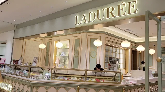 待望の復活！LADUREE新店舗で優雅な1人カフェ♡_1_2