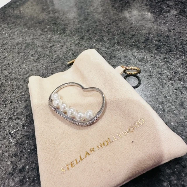 クリスマスのコーデにもプレゼントにも