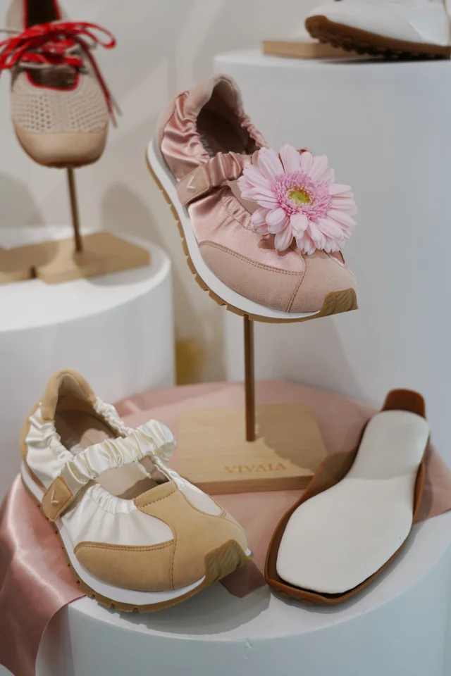 靴を履いていないかのような軽さ！歩きやすさとエレガンスが叶うVIVAIAの新作シューズ_1_1-1