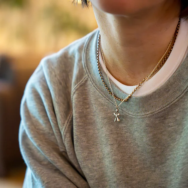 ゴールドチェーンとシルバーの重ね付け