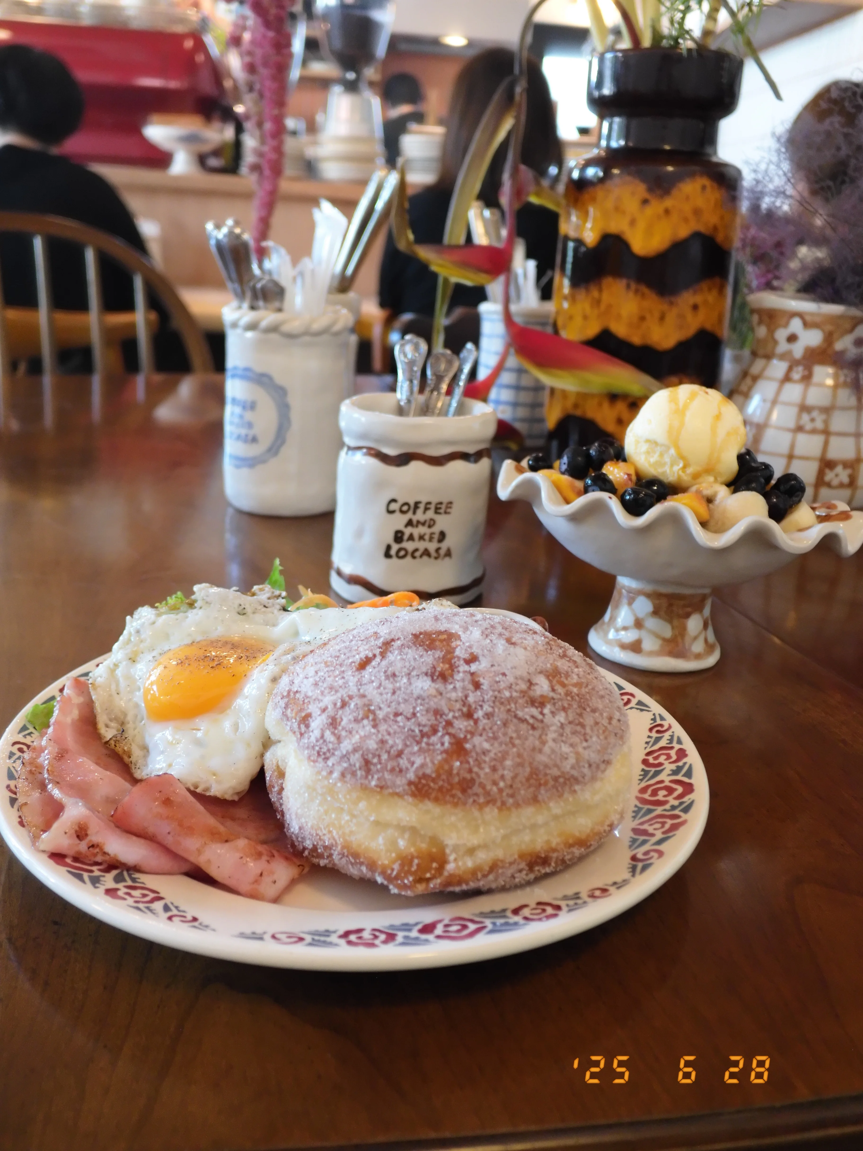 朝からハッピーな時間を過ごせる場所発見！coffee &amp; baked LOCASA