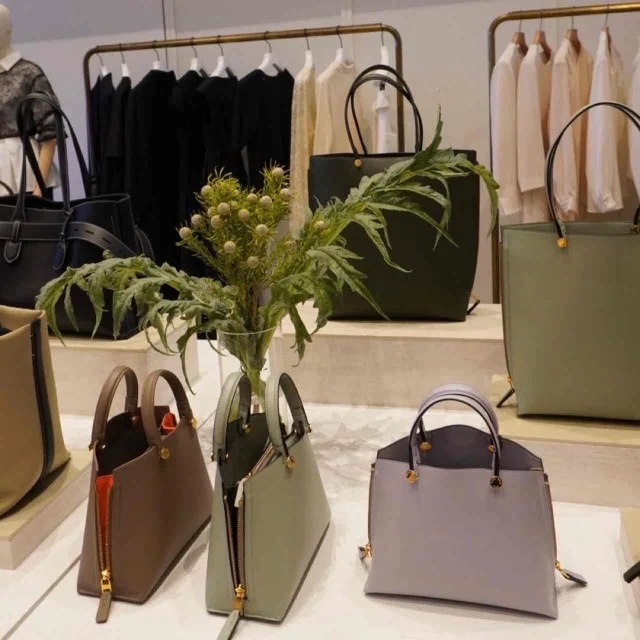 カラーもサイズも種類豊富なYbag