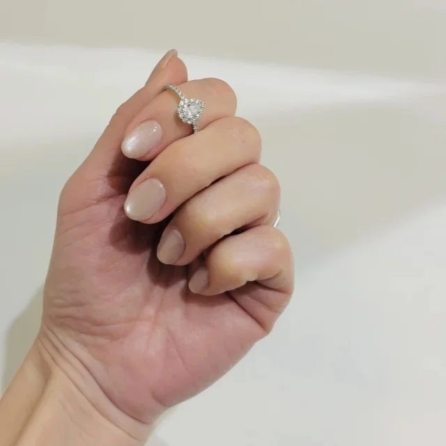 上品で華やぐ冬ネイル８選。40代に似合う大人ネイル【40代美容】_1_3-2