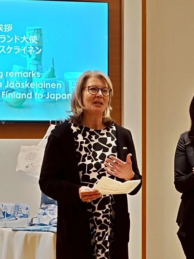 フィンランド大使館ムーミンアラビア発表会、立食パーティの様子